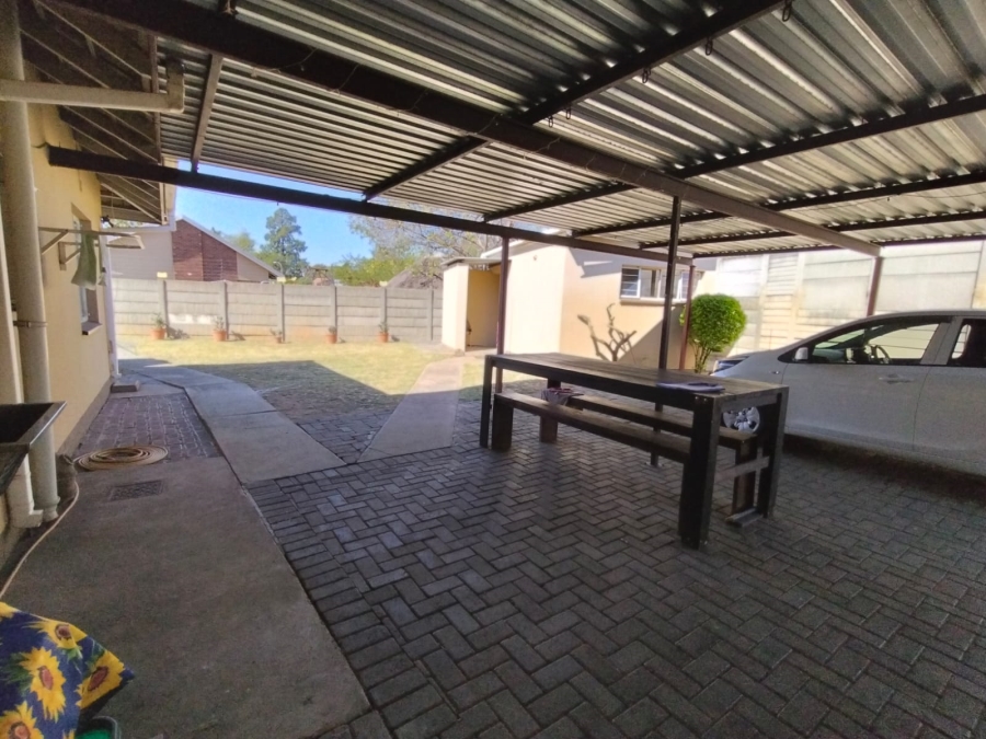 3 Bedroom Property for Sale in Protea Park North West
